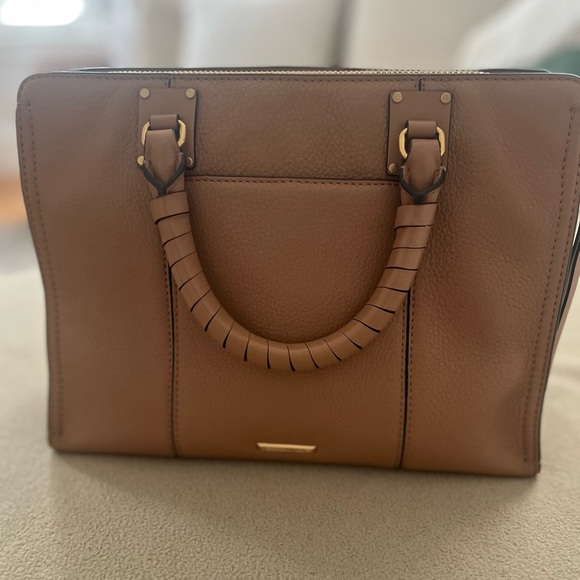 Classy, sturdy and spacious bag! - Picture 3 of 10